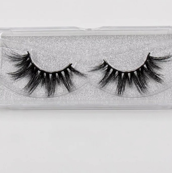 Bianca Mink Lashes - Picture 3 of 5